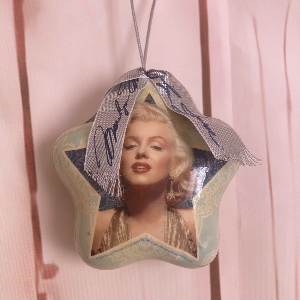 MARILYN MANROE ORNAMENT